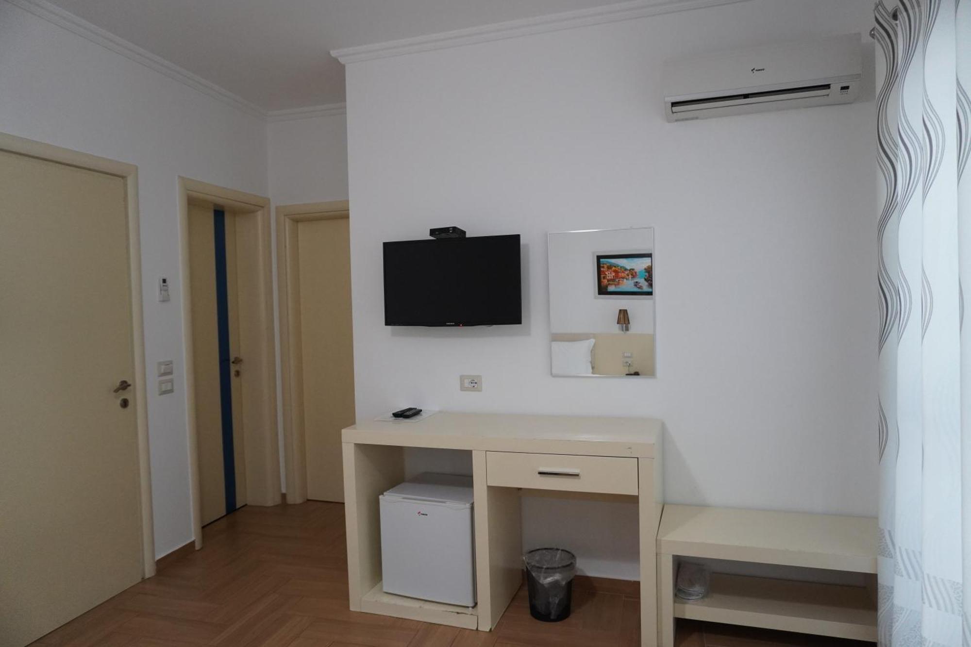 Hotel Agel Саранда Екстер'єр фото