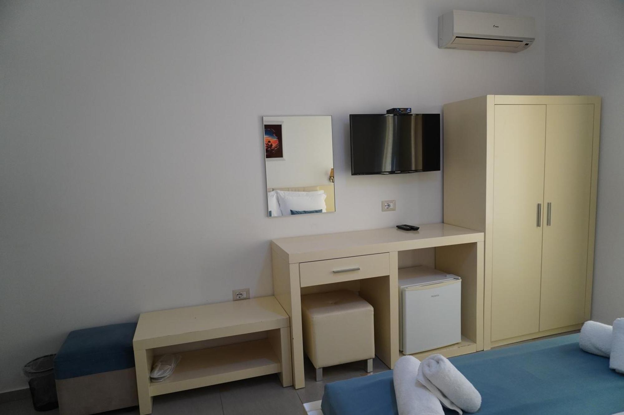 Hotel Agel Саранда Екстер'єр фото